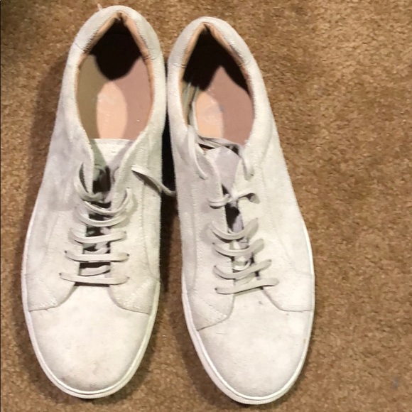 Shoes 👟 - Picture 3 of 4